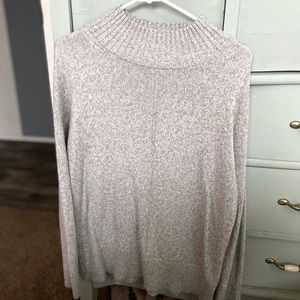 Mock neck/high neck stitch sweater with ribbing detail. Heather grey.